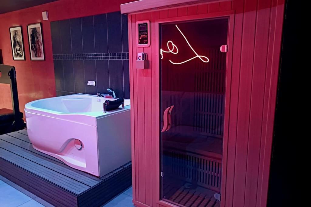 Apartment Balneo Et Sauna Prives The Red *